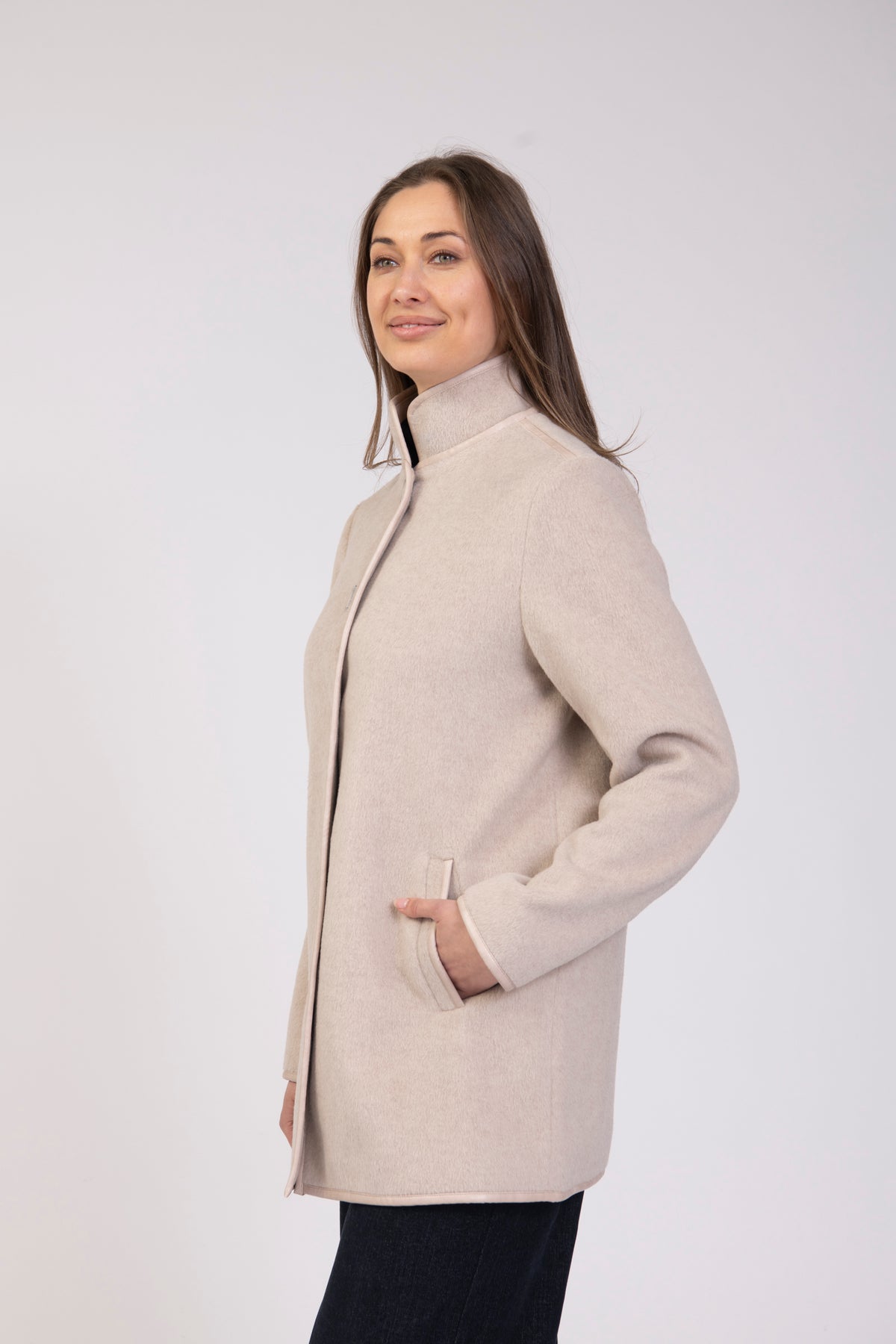 Jessica Graaf cream jacket side view