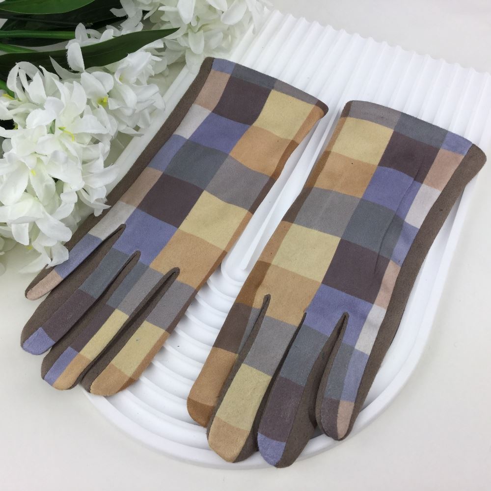 Super Soft Checkered Gloves image 1