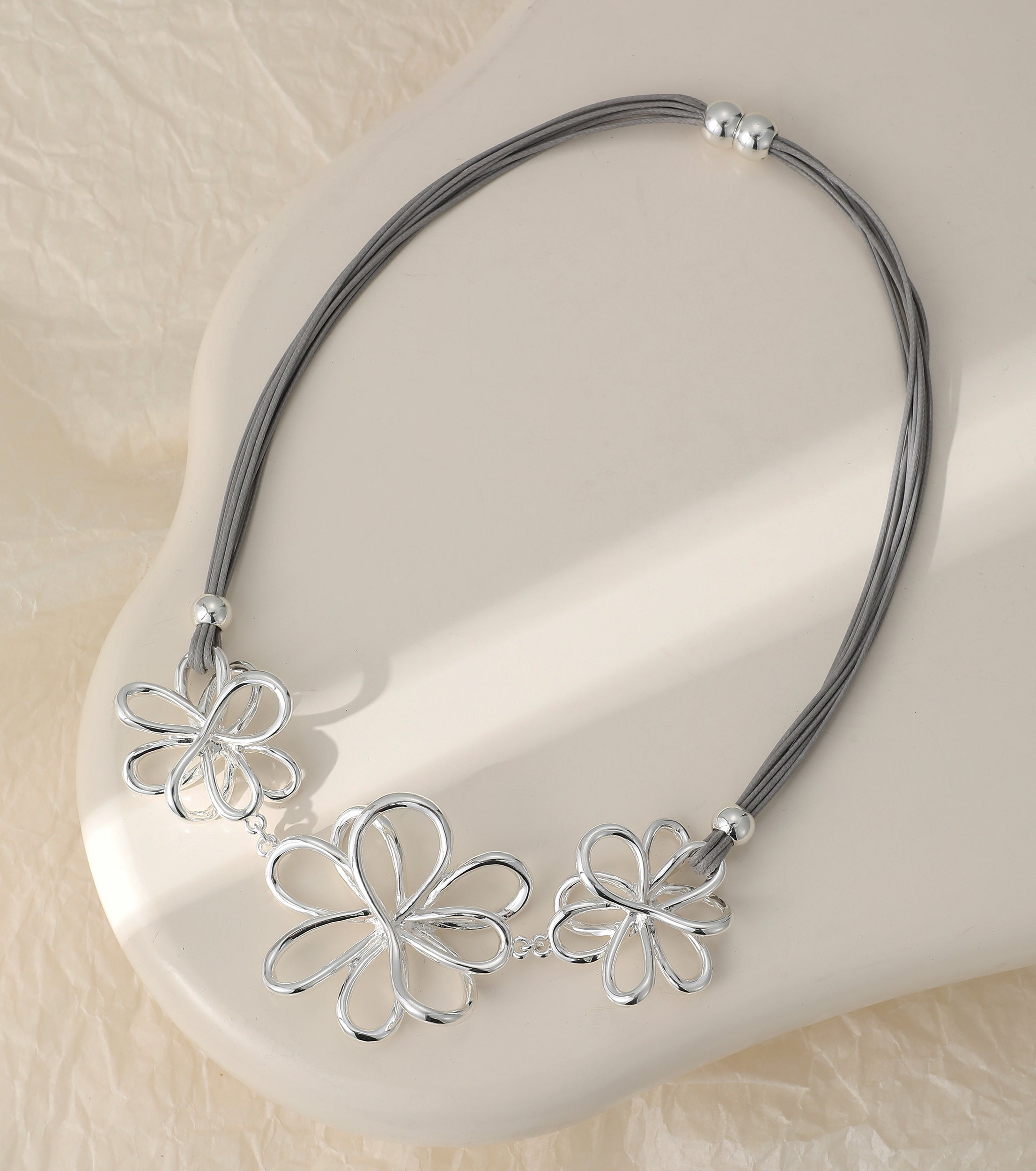 Bridget Floral Magnetic Necklace - The Coastal Boutique