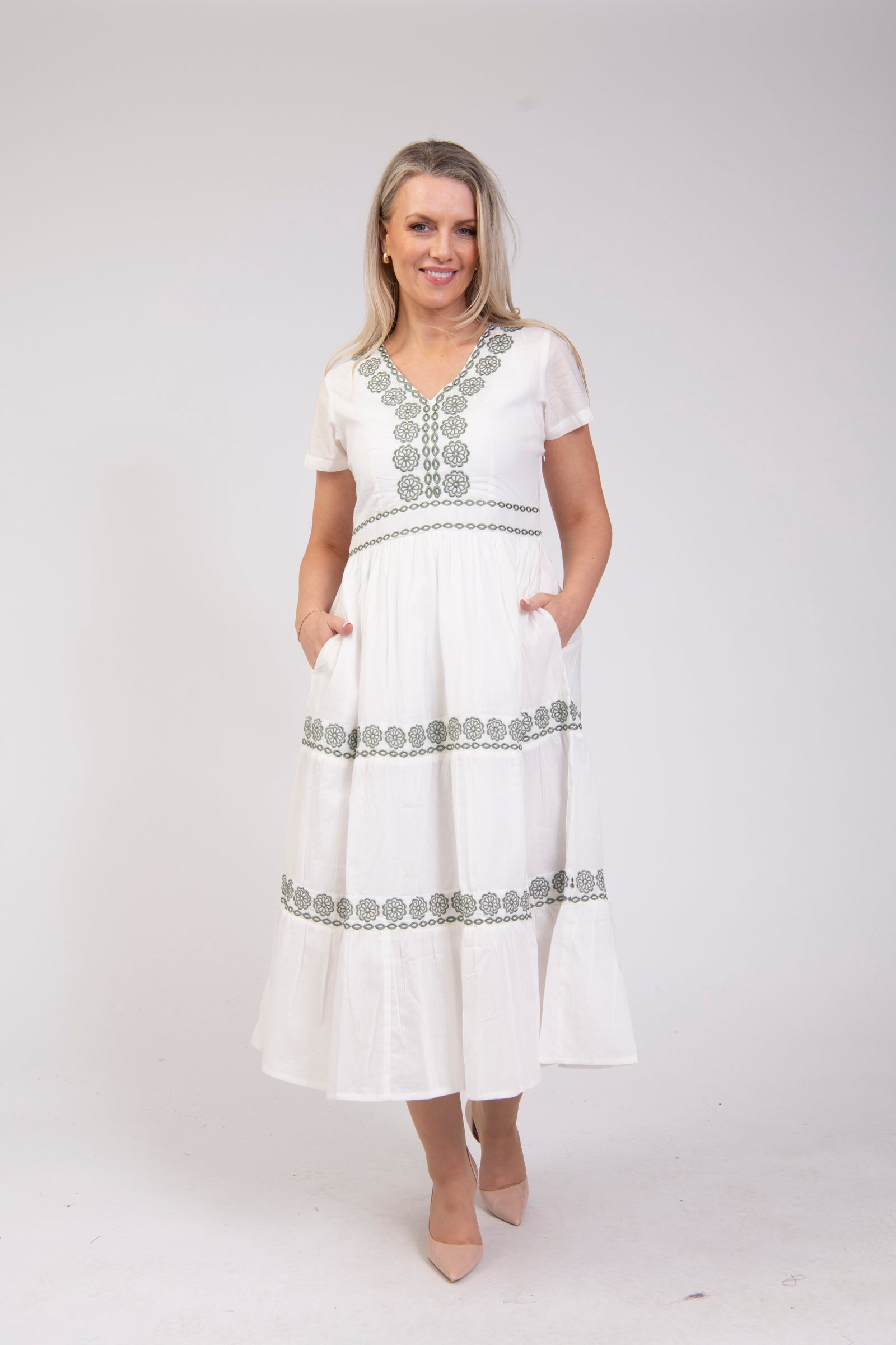 アーツアンドサイエンス Embroidery V neck dress ARTS&SCIENCE Embroidery V neck dress 1