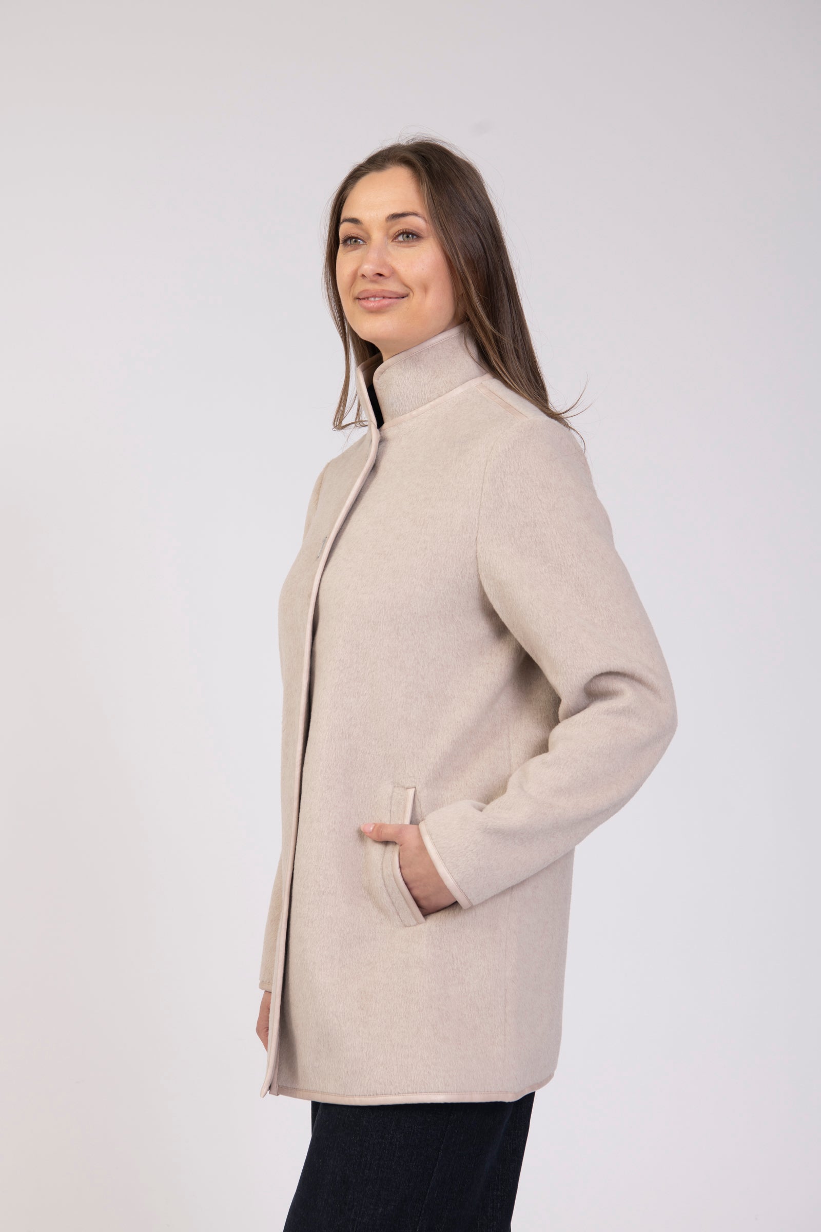 Jessica Graaf cream jacket side view