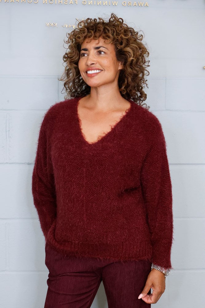 Goose Island Fuzzy-Look Soft-Touch Jumper in Wine