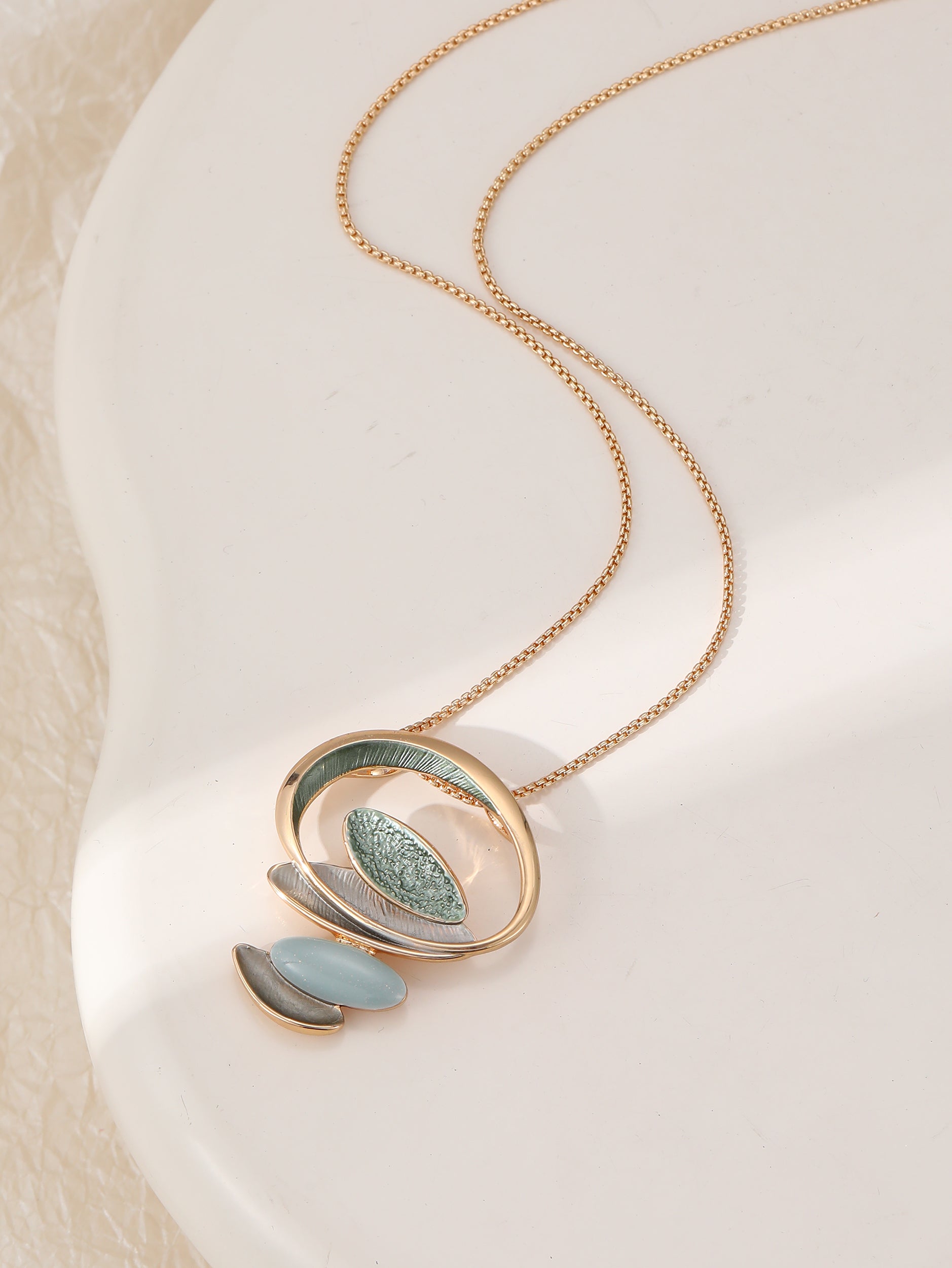Juliette Metallic Leaf Necklace - The Coastal Boutique